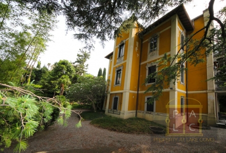 Villa Liberty in Varenna waterfront